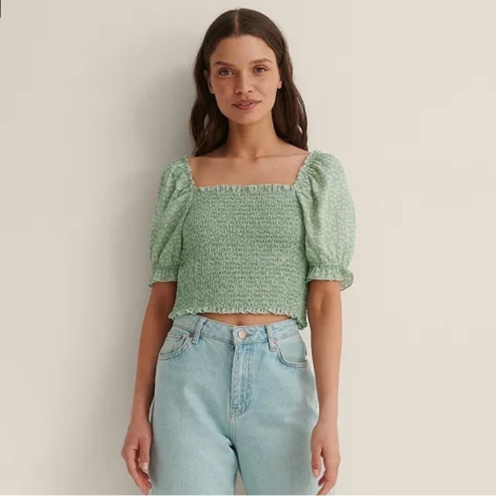 NA-KD  crop puff sleeves blouses. Size Xs ( 34)
